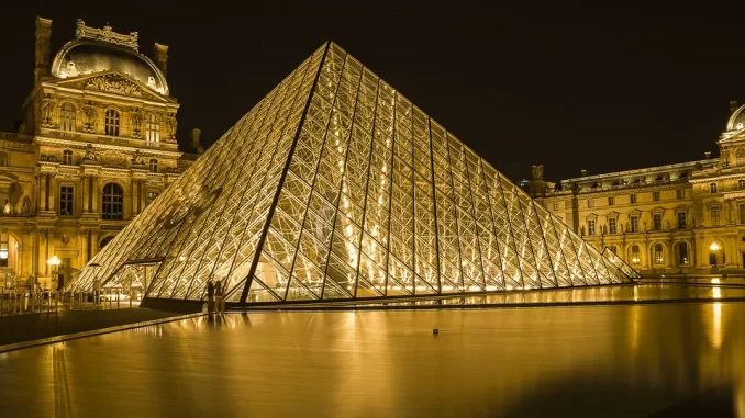 Louvren Pyramid
